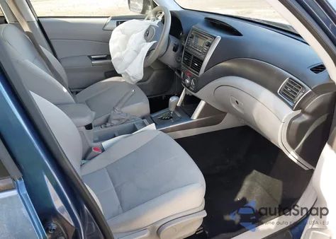 2013 Subaru Forester 2.5X Premium z USA, uszkodzony, nr VIN JF2SHACC8DH411152